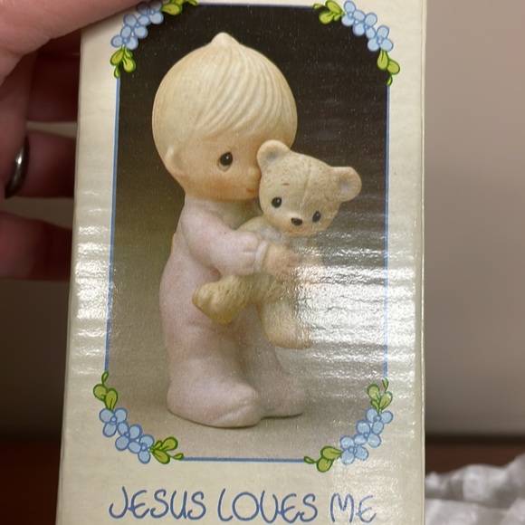 Precious Moments Jesus Loves Me - Picture 3 of 3